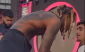 Lil Durk Pushes Fan During Show for Disprecting King Von