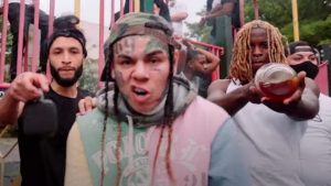 Tekashi 6ix9ine Shoots Music Video in Brooklyn Seemingly Dis Pop Smoke on Instagram Live