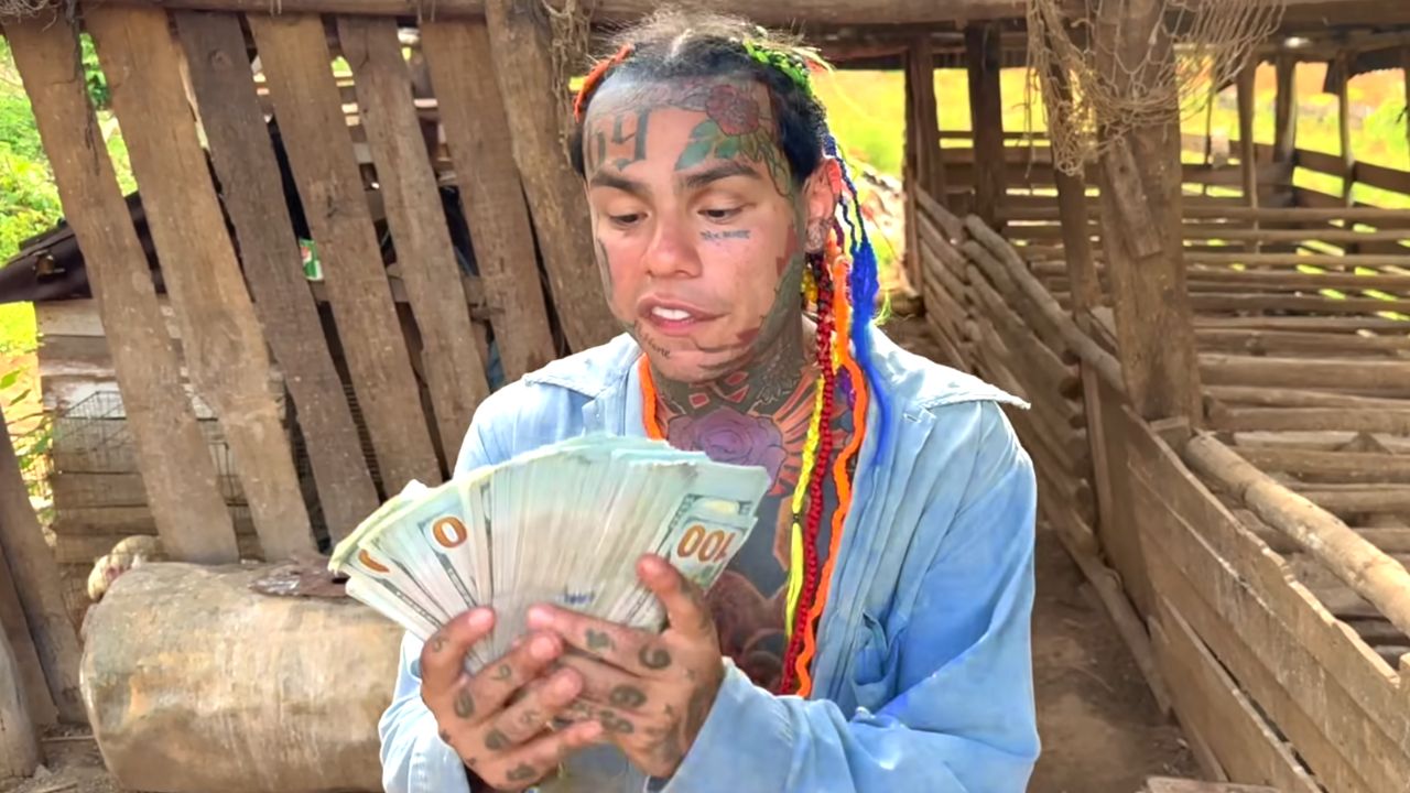 6ix9ine Donates